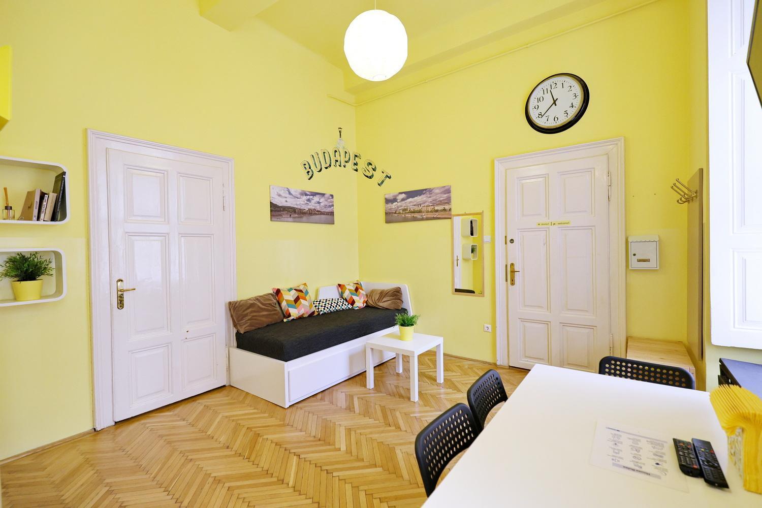 Supreme Astoria Semmelweis Apartamento Budapeste Exterior foto